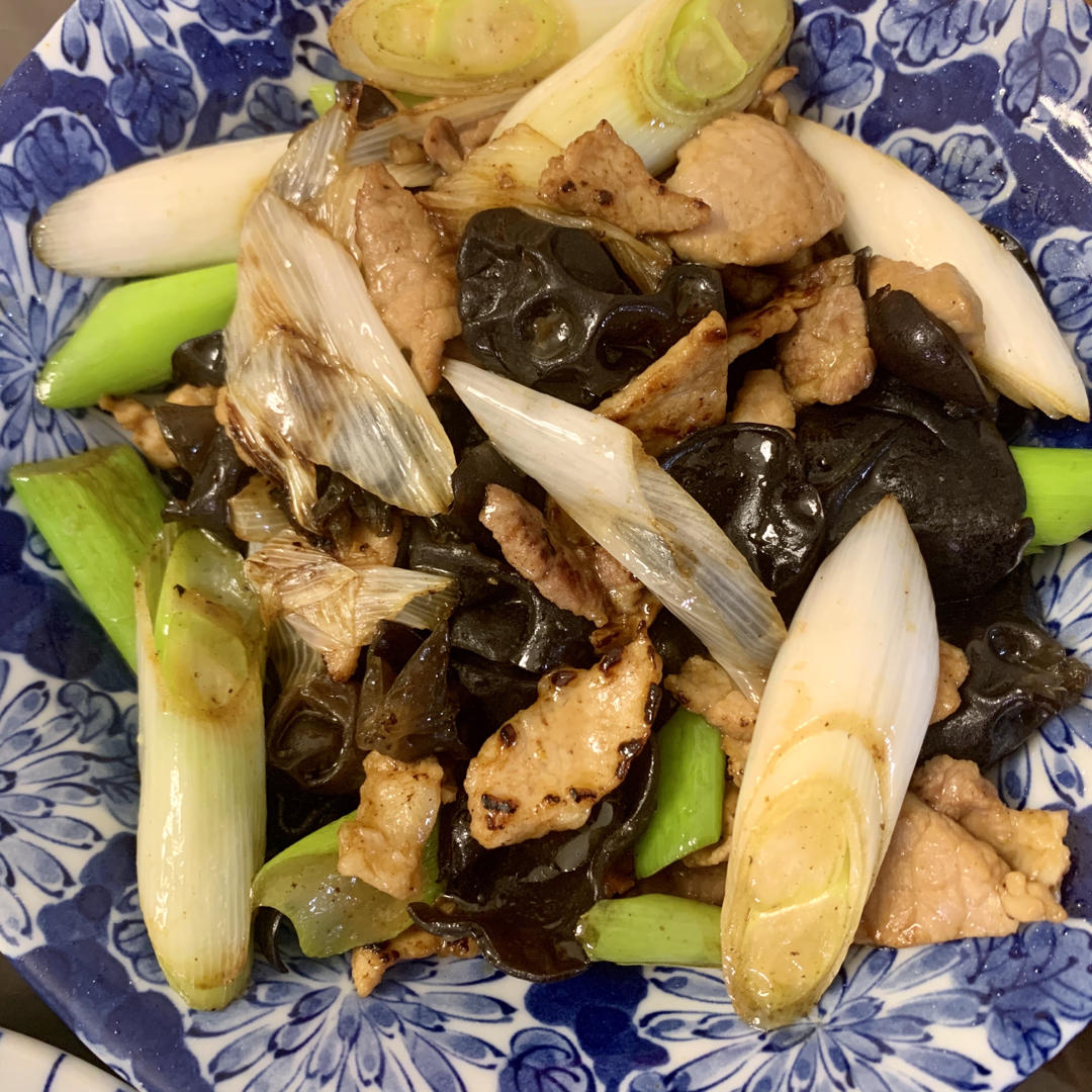 葱烧木耳炒肉