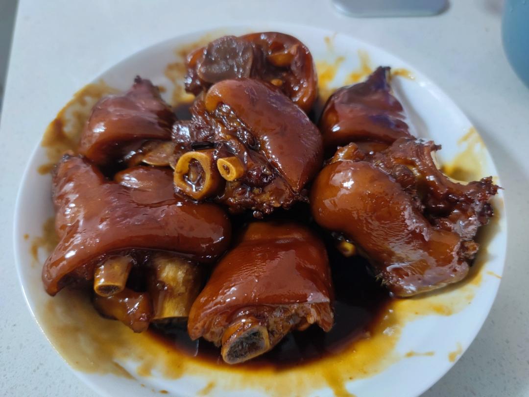 厨师长教你：“红烧猪蹄”的家常做法，色泽红亮，软糯脱骨