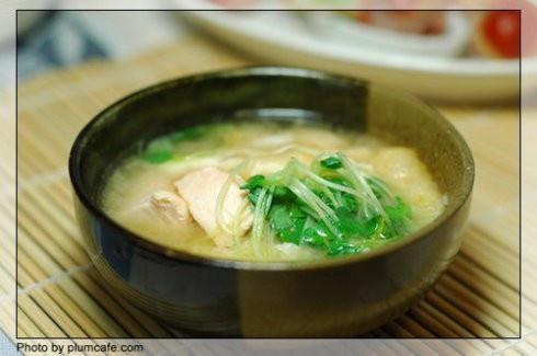 三文鱼油豆腐萝卜苗味噌汤