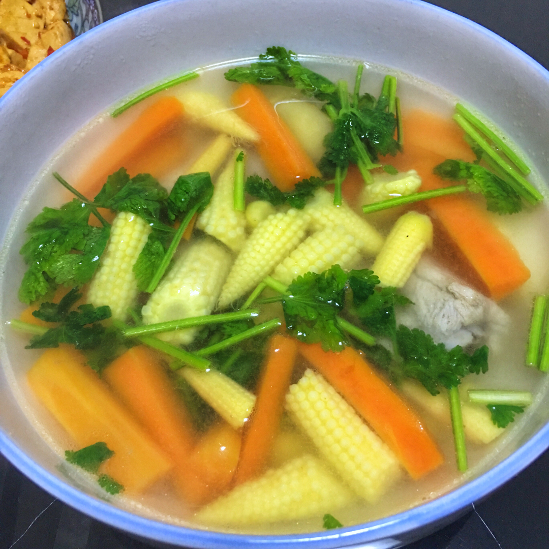 玉米笋排骨汤