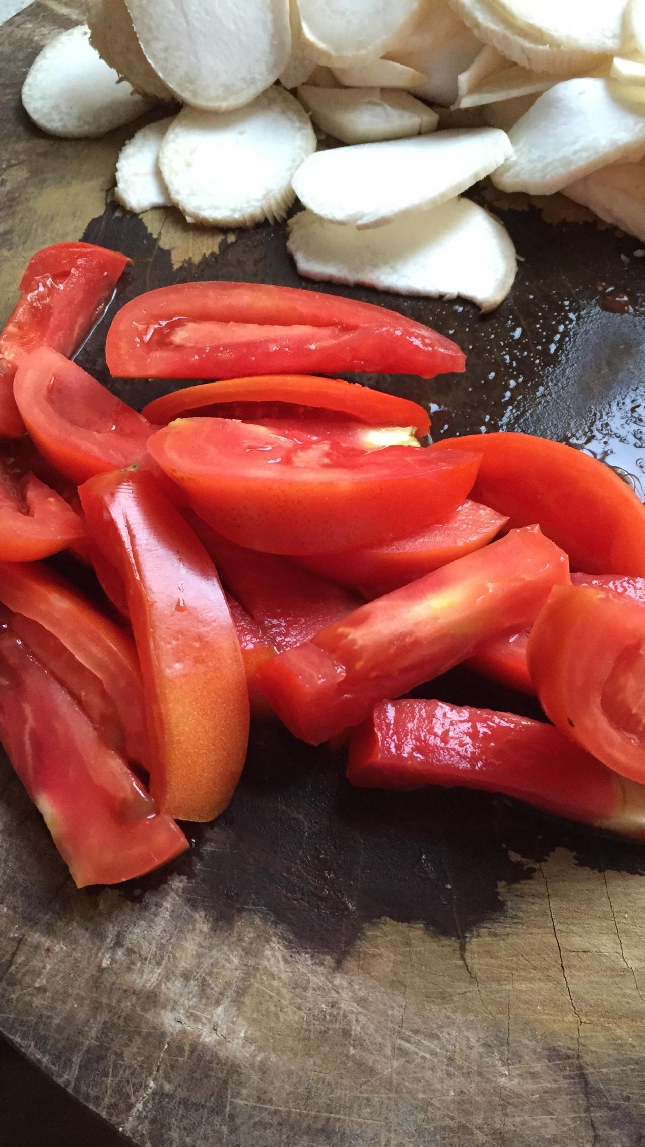 番茄杏鲍菇小排汤的做法 步骤3