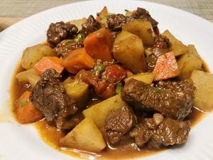 红烧牛肉炖土豆胡萝卜 秋季暖胃 鲜香美味的做法 步骤9