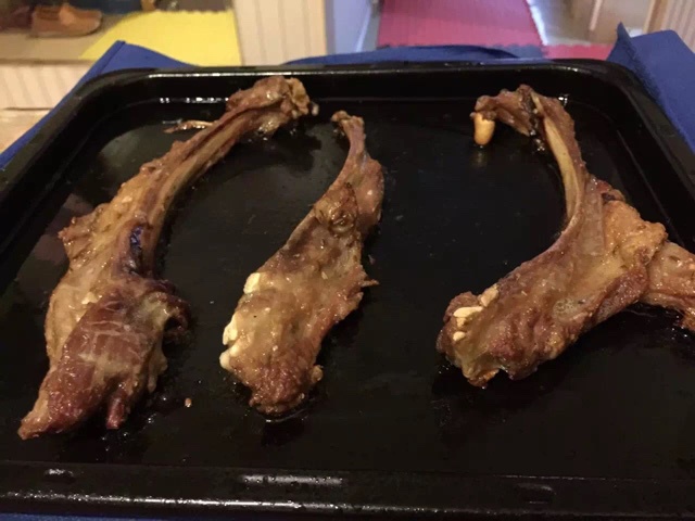 生烤羊肉串