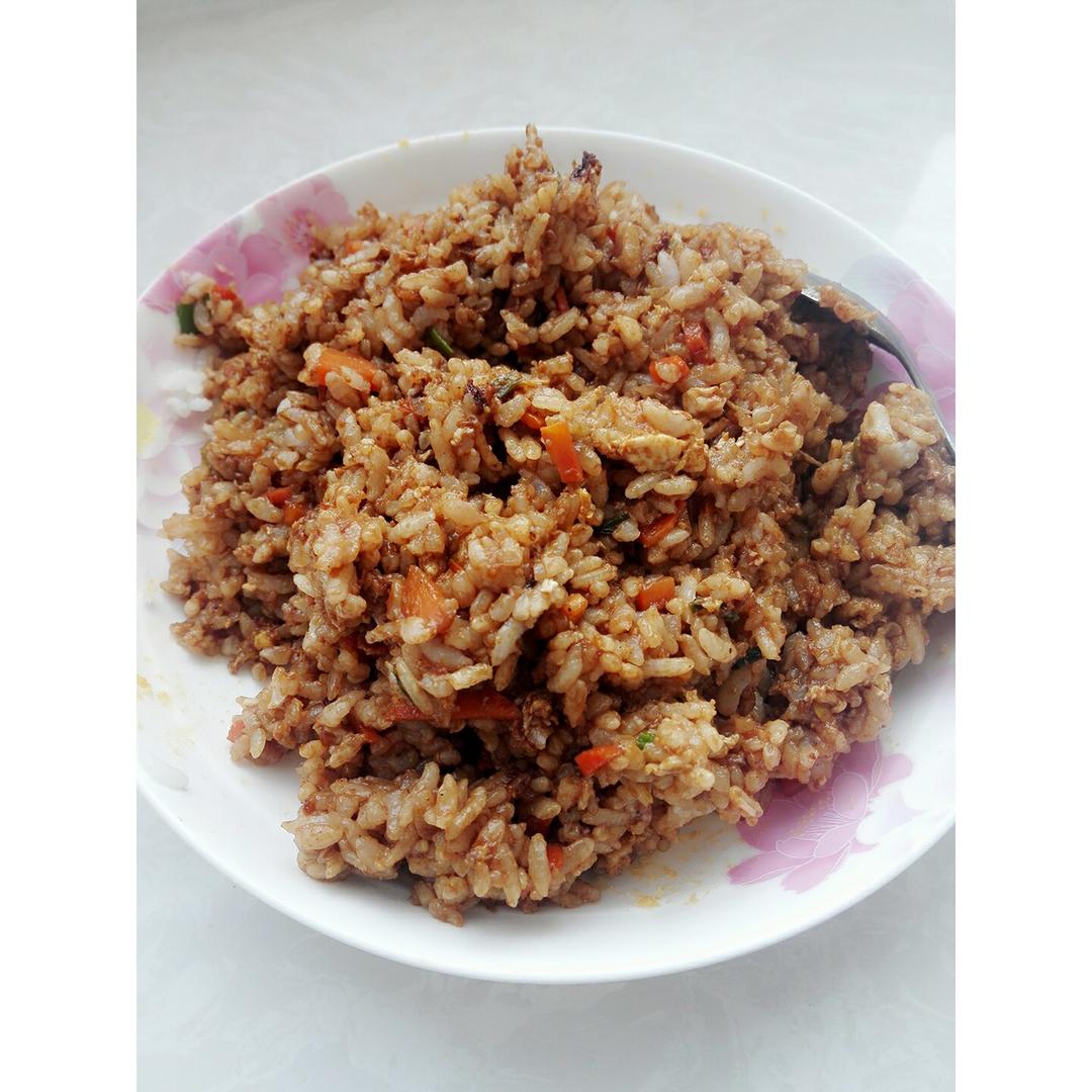 据说是 正宗酱油炒饭