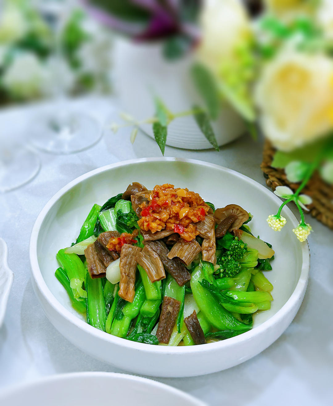 捞汁菌菇灼菜心