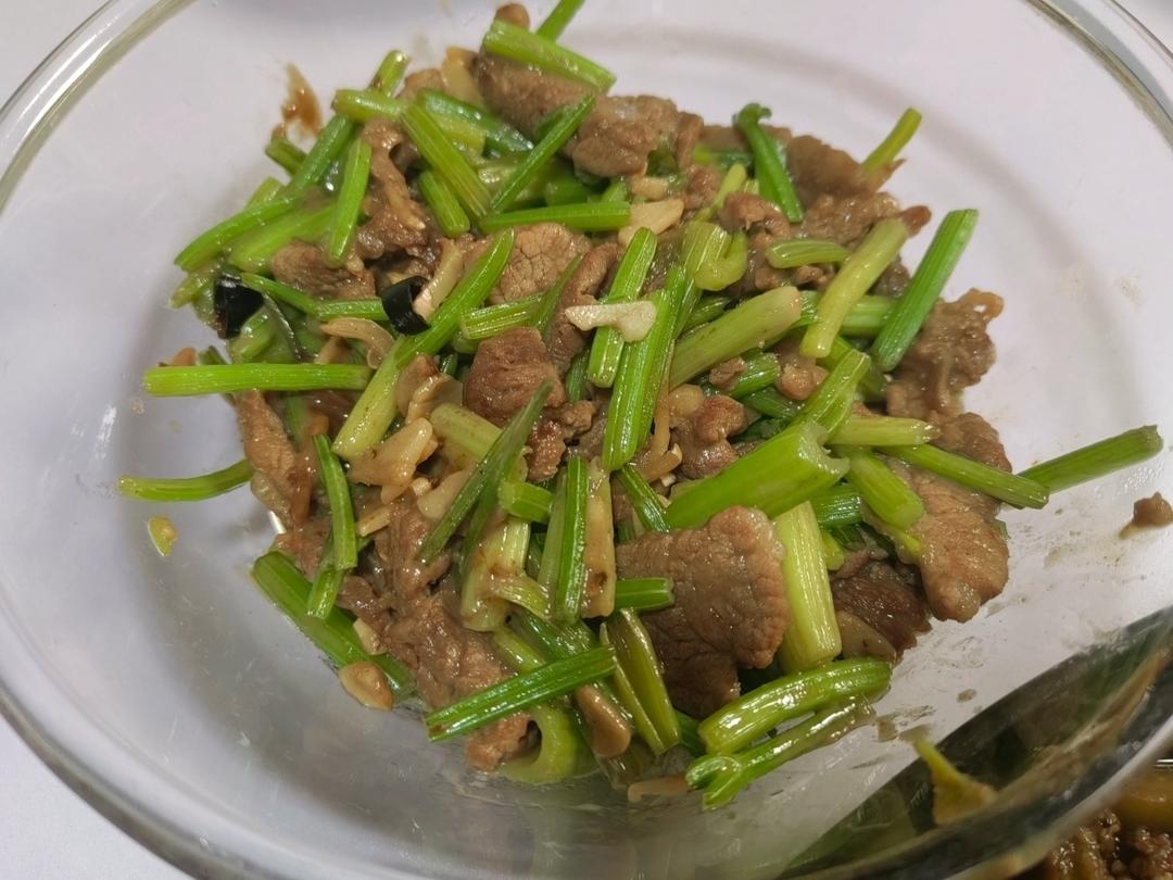 牛肉炒芹菜(不老不柴嫩滑多汁)