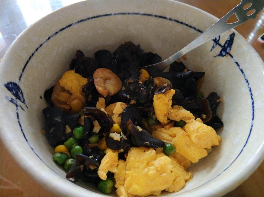 虾仁木耳炒鸡蛋