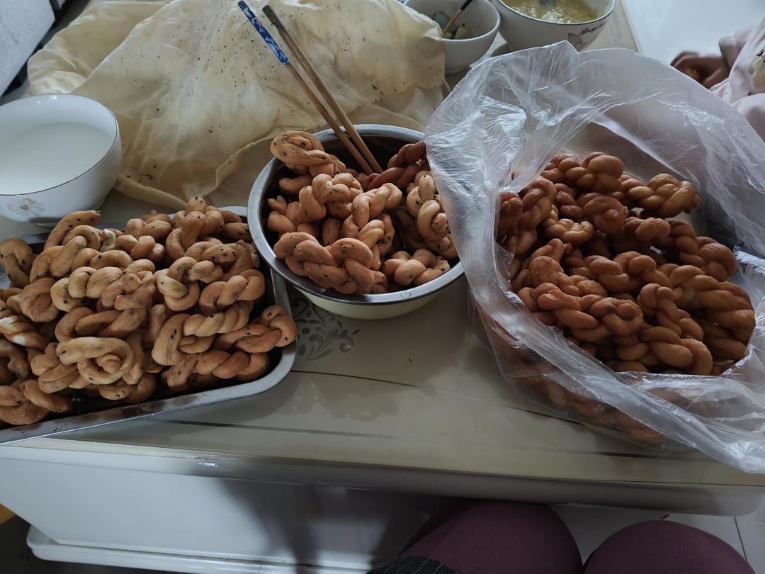 香脆小麻花（微甜口味和咸香口味）