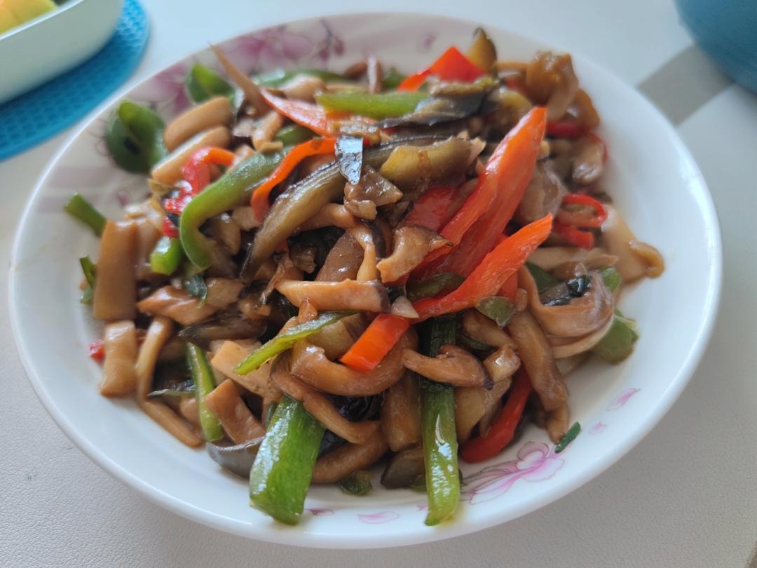青椒素炒杏鲍菇