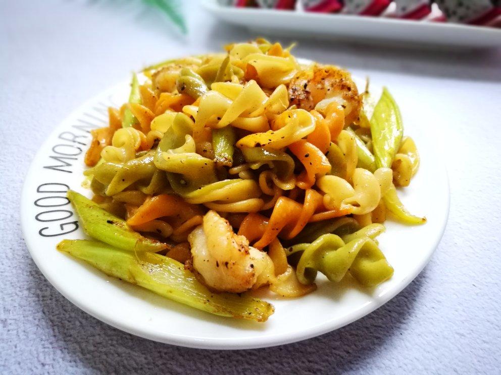 蒜香黑椒芦笋虾仁意面