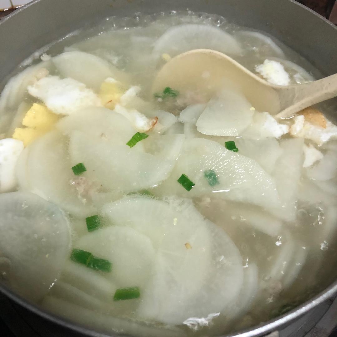 老广菜单每周必备汤水8「萝卜滚蛋汤」
