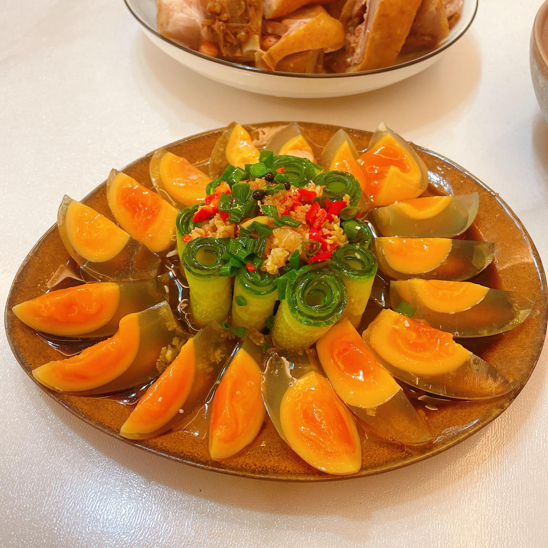 三分钟快手开运年菜黄瓜拌皮蛋