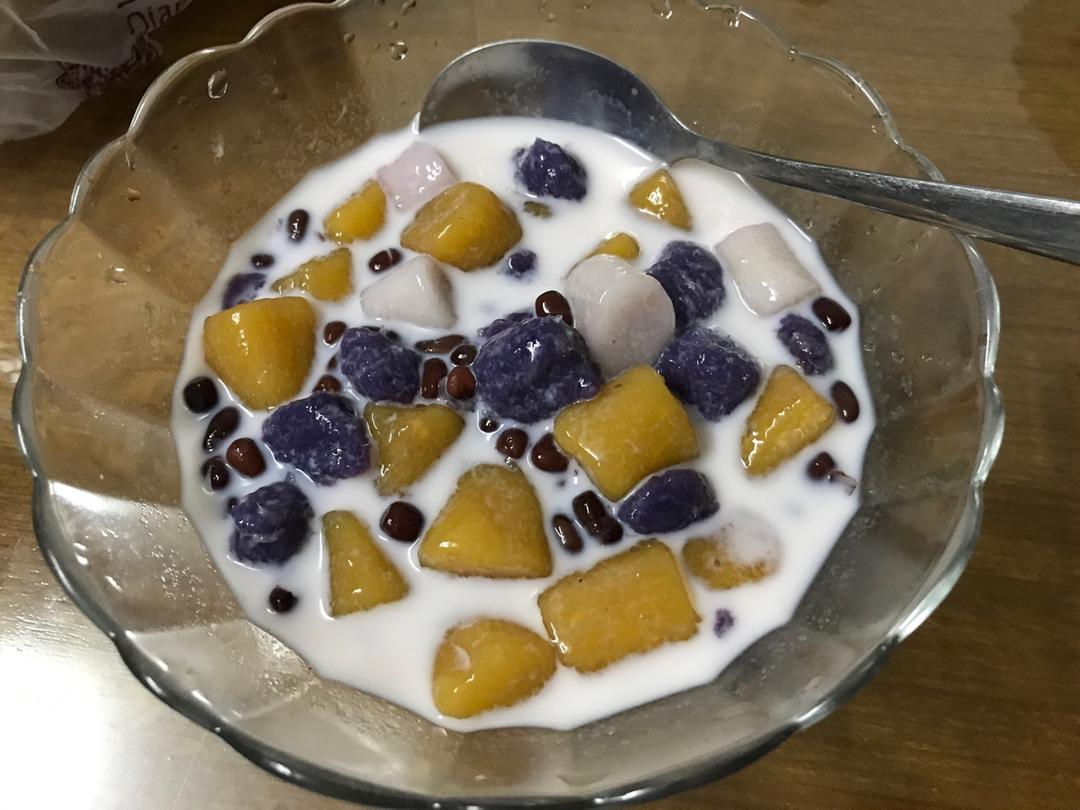 自制鲜芋仙芋圆（另附: 蜜红豆和仙草冻的做法）