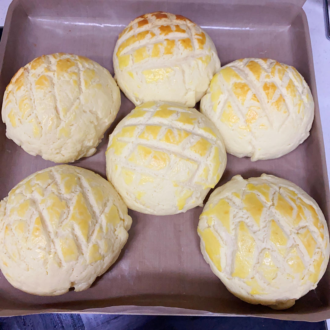 好吃到炸裂的港式菠萝包（附带制作酥皮的小视频）