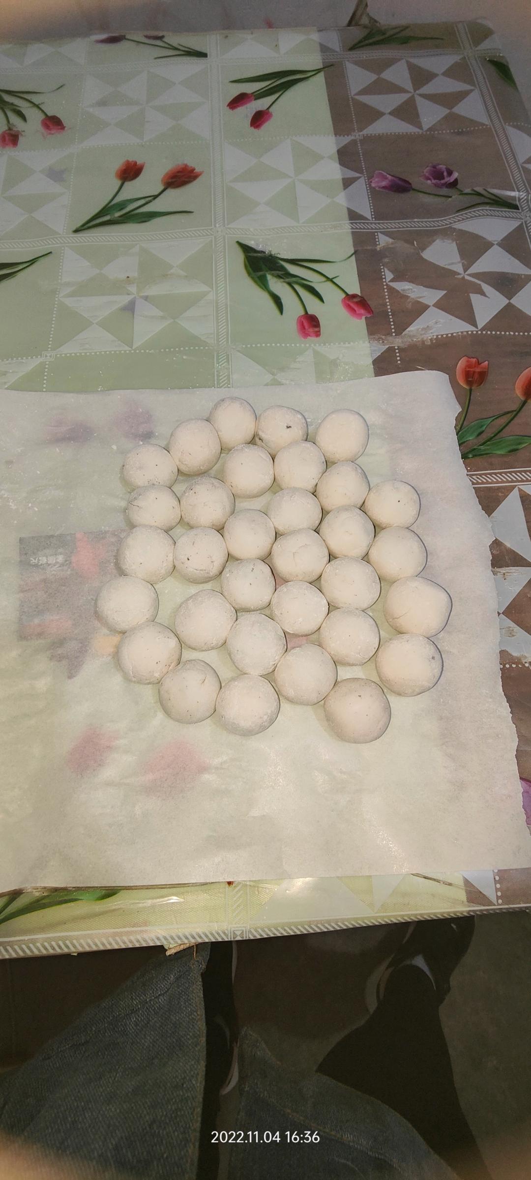 花生黑芝麻汤圆