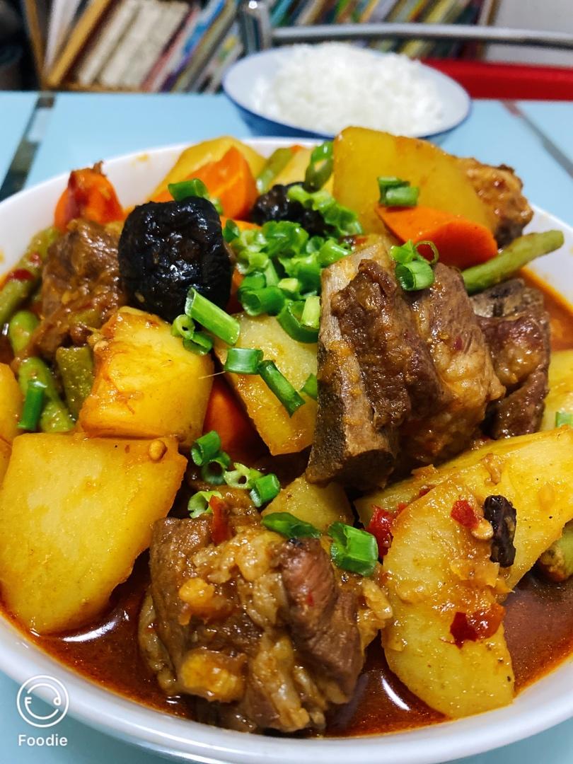 超级下饭的土豆烧排骨
