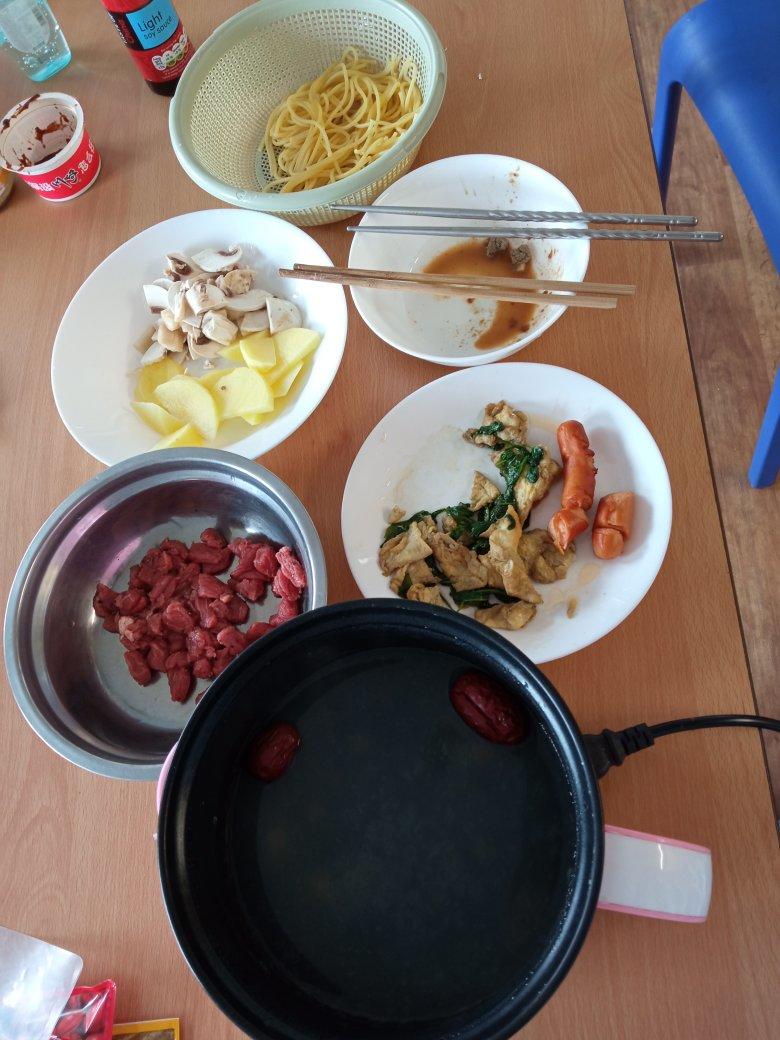 不用火锅底料也鲜美好吃的家庭版清汤锅底