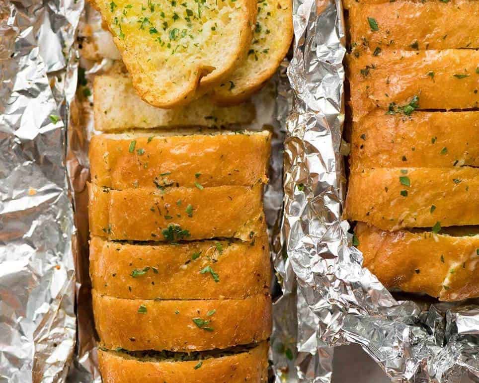 最好吃😋的蒜蓉麵包（Garlic bread）的做法