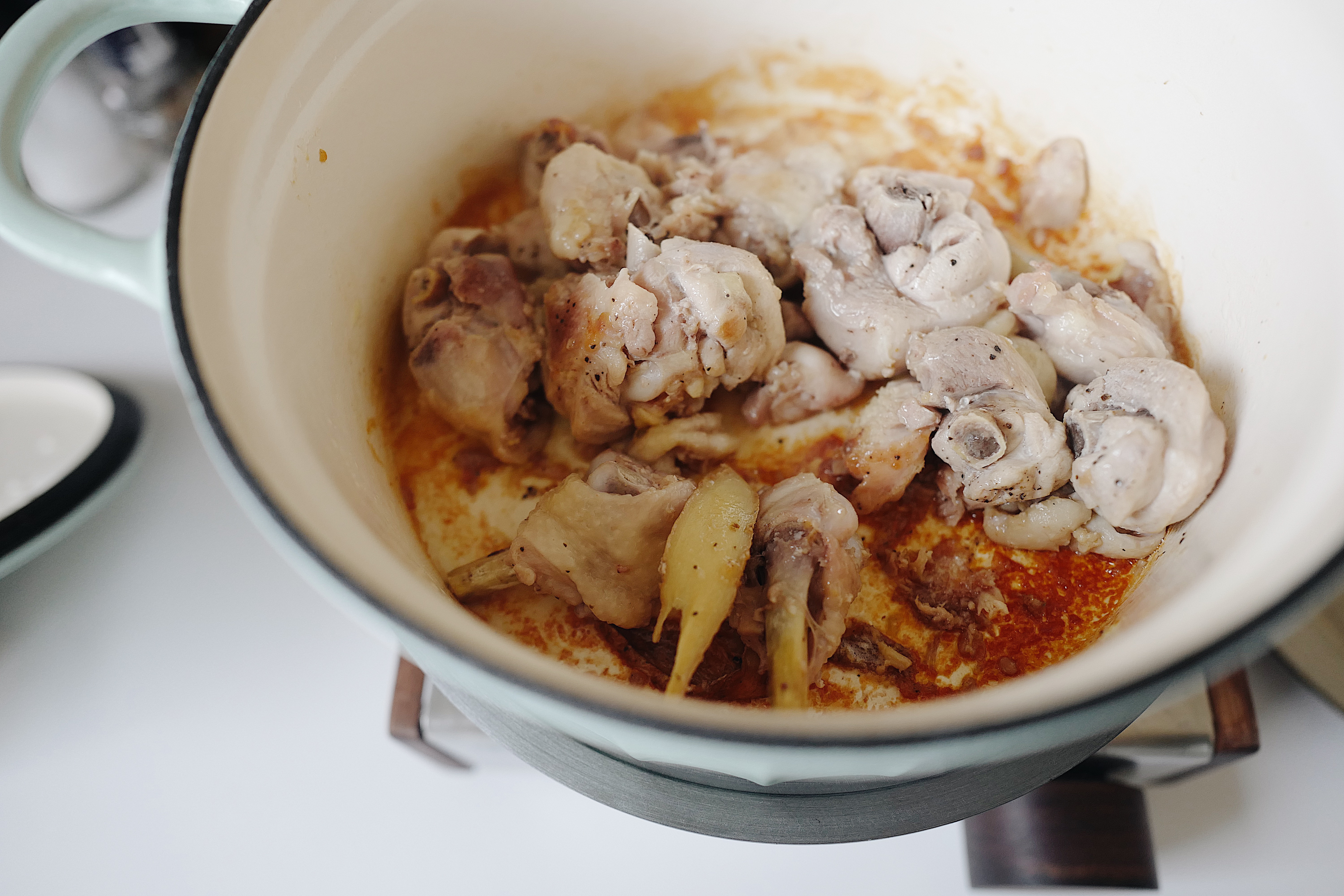 小米椒葱油无水焗鸡-铸铁锅版的做法 步骤5