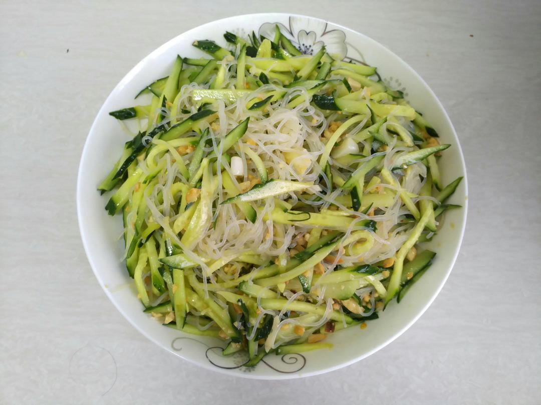 箐里扬筝做的凉拌黄瓜配粉丝
