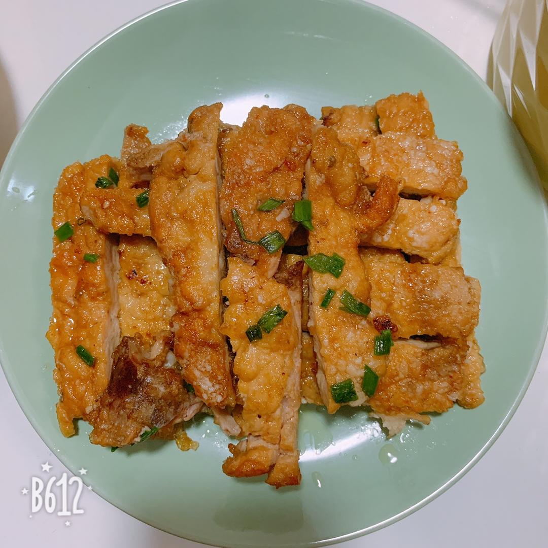 美少女不适合厨房做的香煎大排