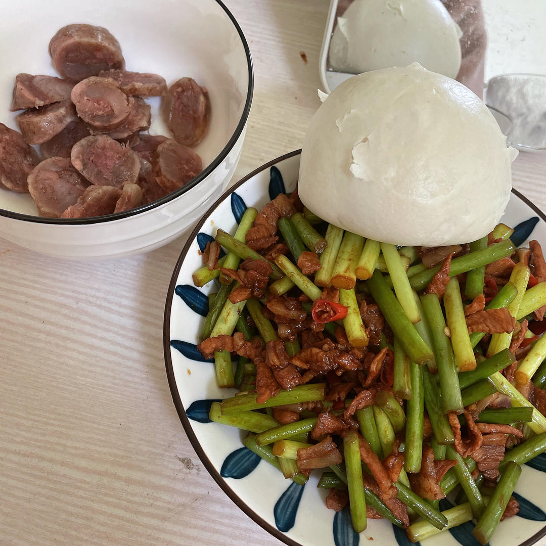 简单易做的下饭菜－蒜苔炒肉
