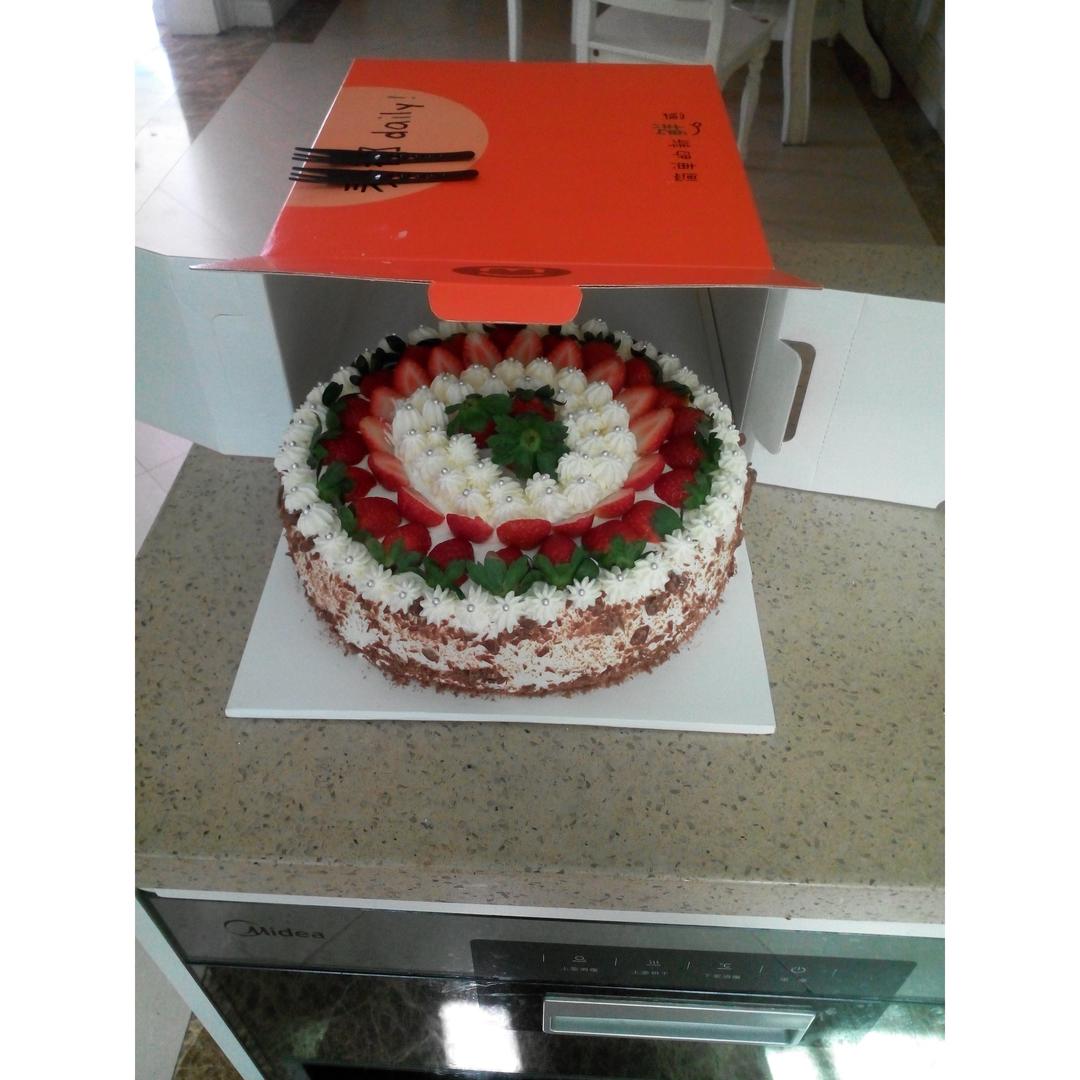 草莓戚风生日蛋糕