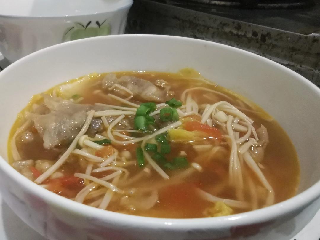 金针菇番茄肥牛卷