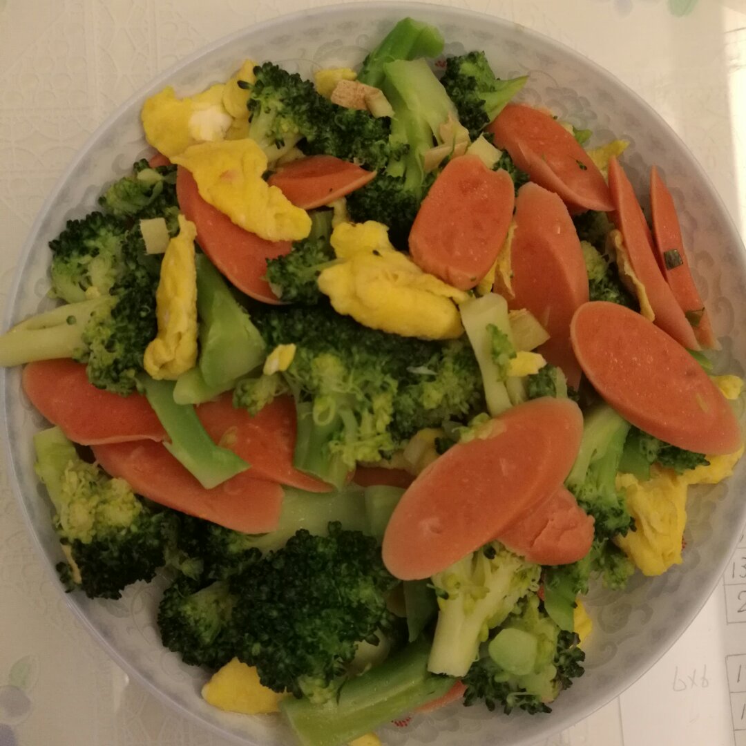 {☀快手晚餐☀}火腿肠滑蛋西兰花