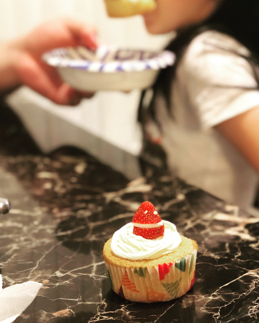 【情人节】草莓夹心奶油杯子蛋糕