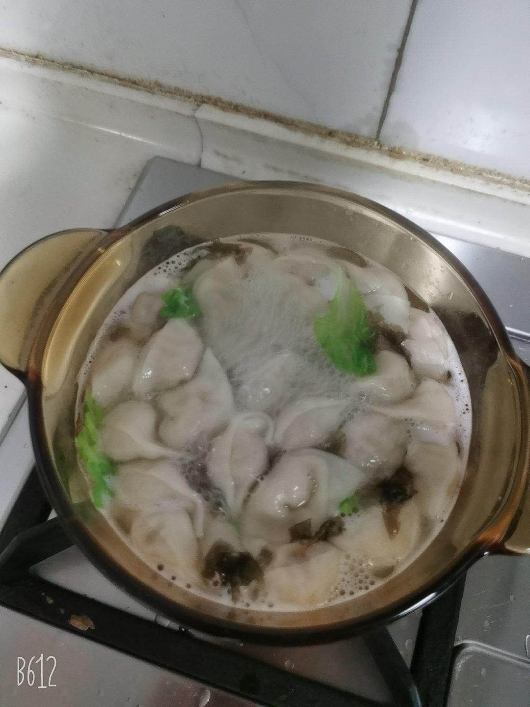 胡萝卜冬菇猪肉馅馄饨