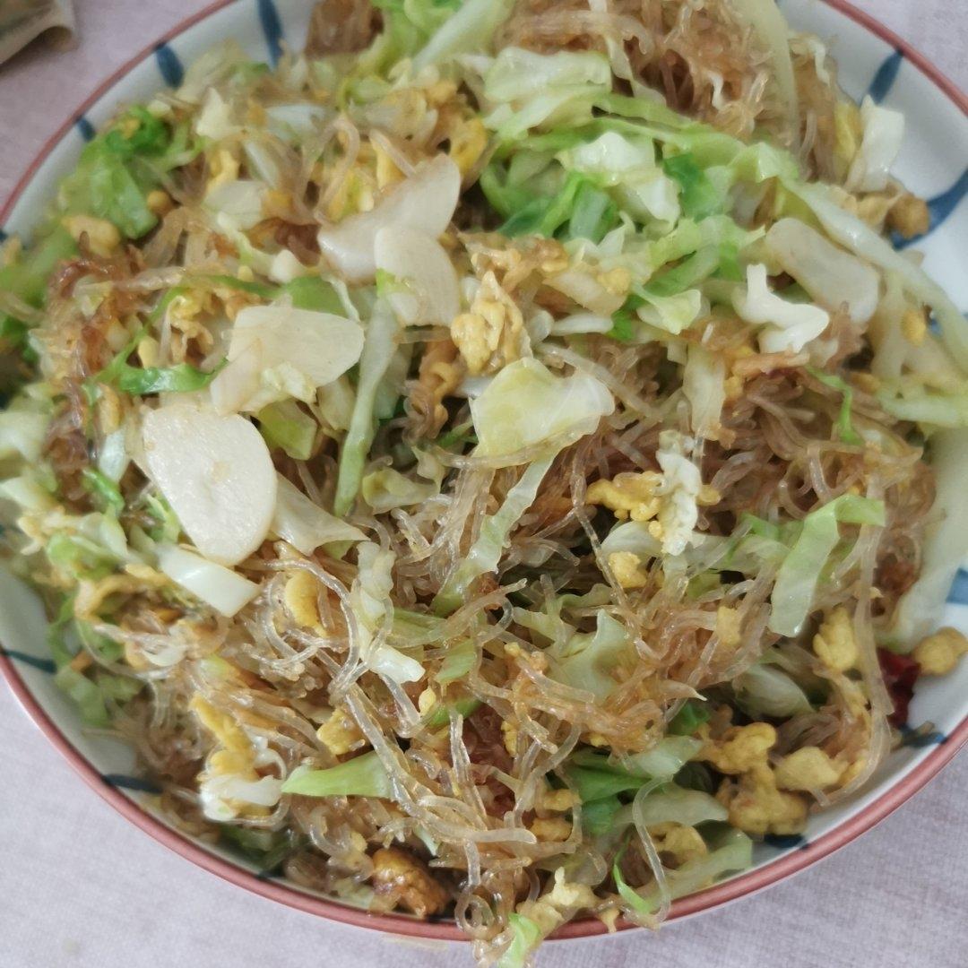 包菜粉丝炒鸡蛋