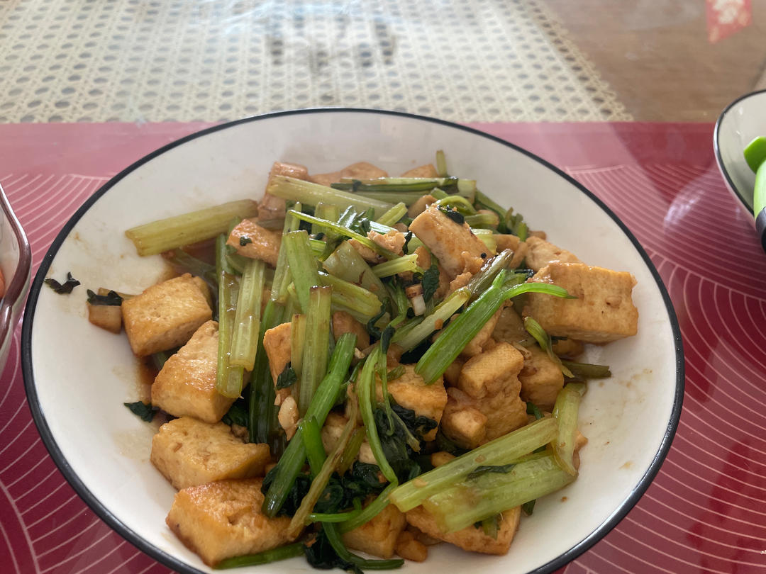 好吃好做又下饭的芹菜家常豆腐