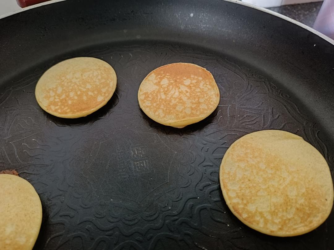 香蕉松饼（无油无糖快手早餐）
