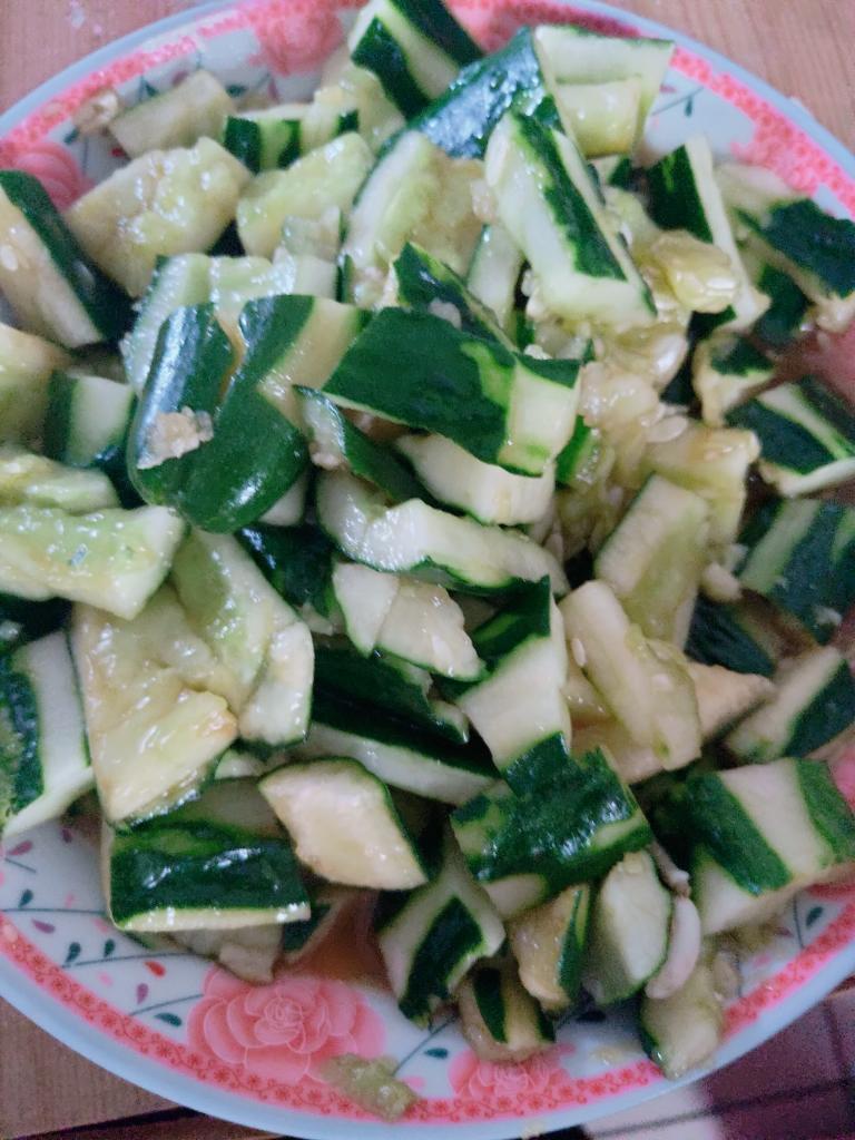 超简单的蒜蓉拍黄瓜的做法