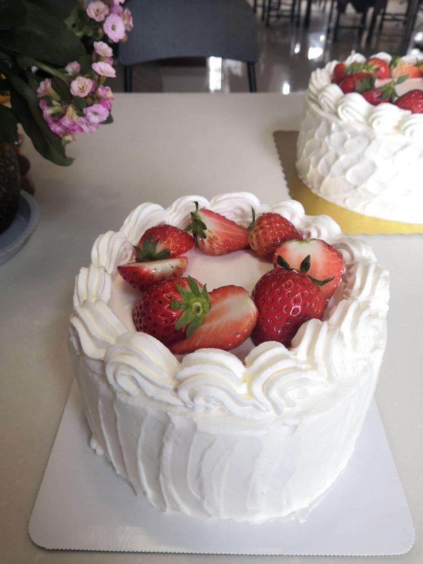 【全网最全合集】搬运🍓漂亮的草莓蛋糕~草莓季装饰灵感图