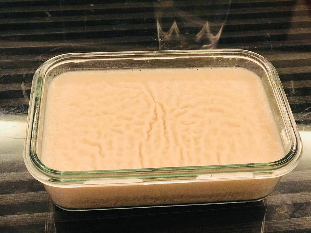 熬制肉皮冻---为小笼包做准备