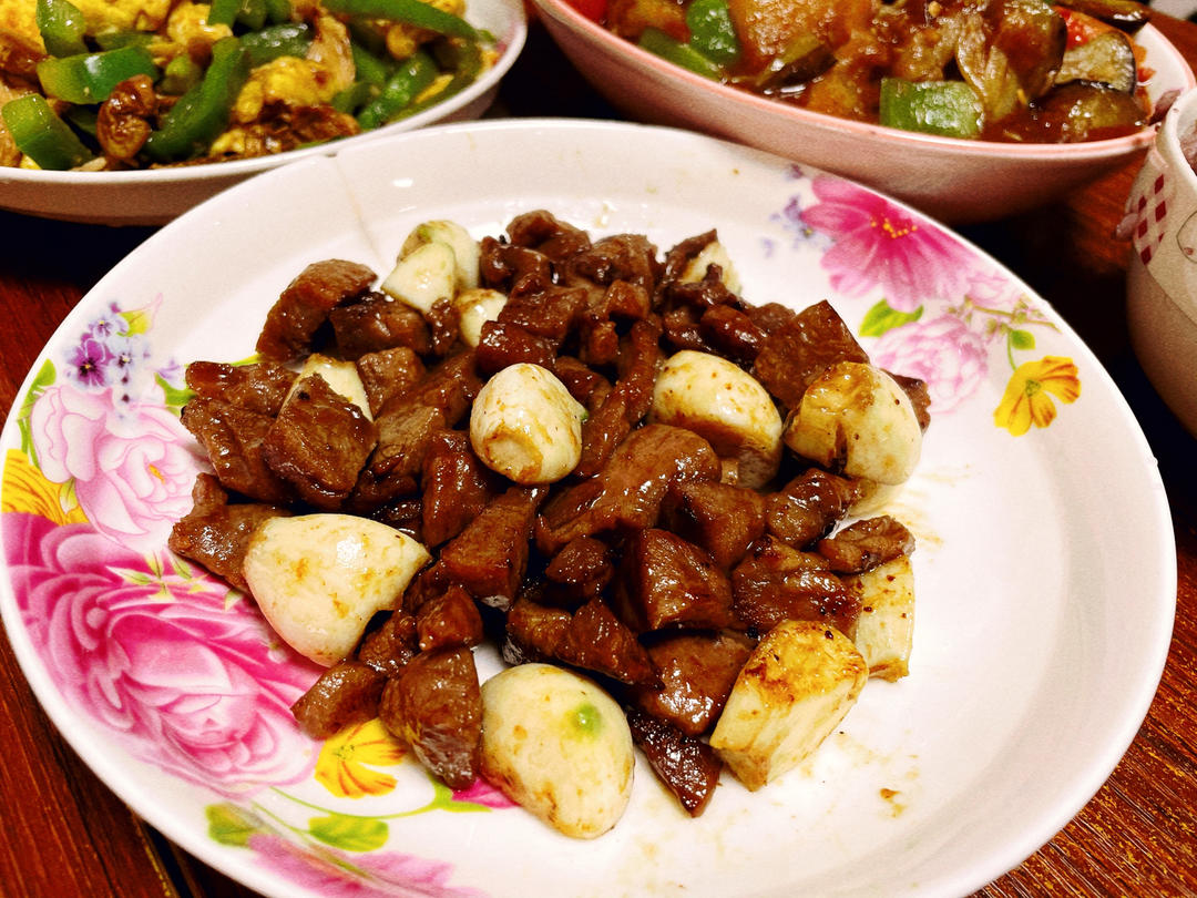 听起来就很好吃的黑椒蒜子牛肉粒