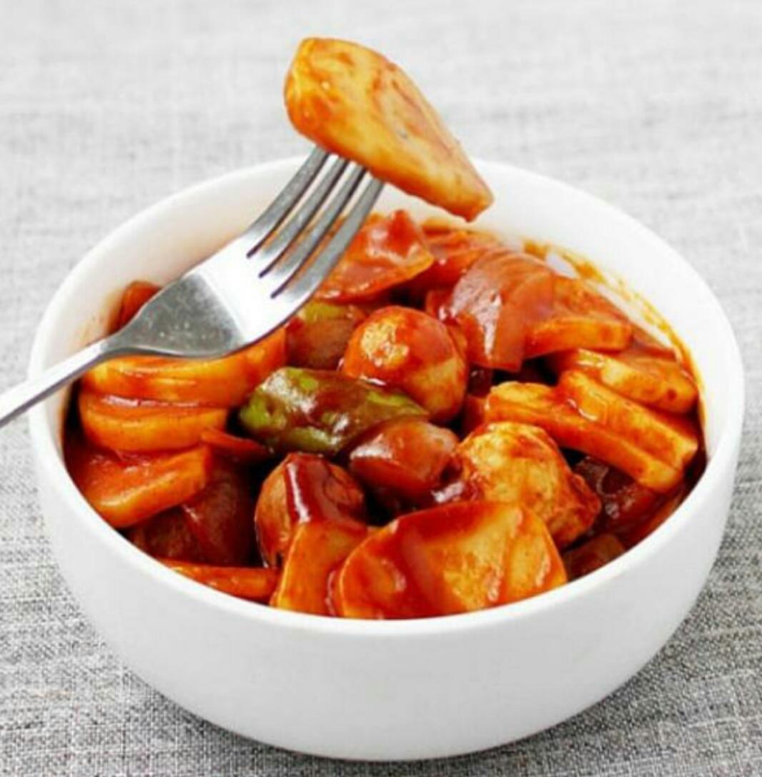 『崇年』妈妈·茄汁虾仁炒鱼丸的做法