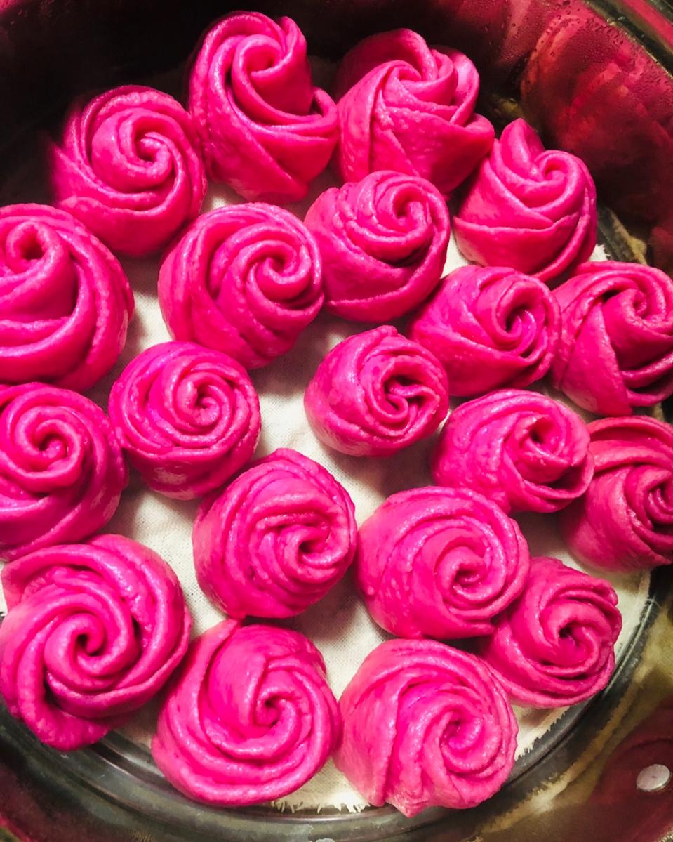 美美0816做的火龙果玫瑰馒头