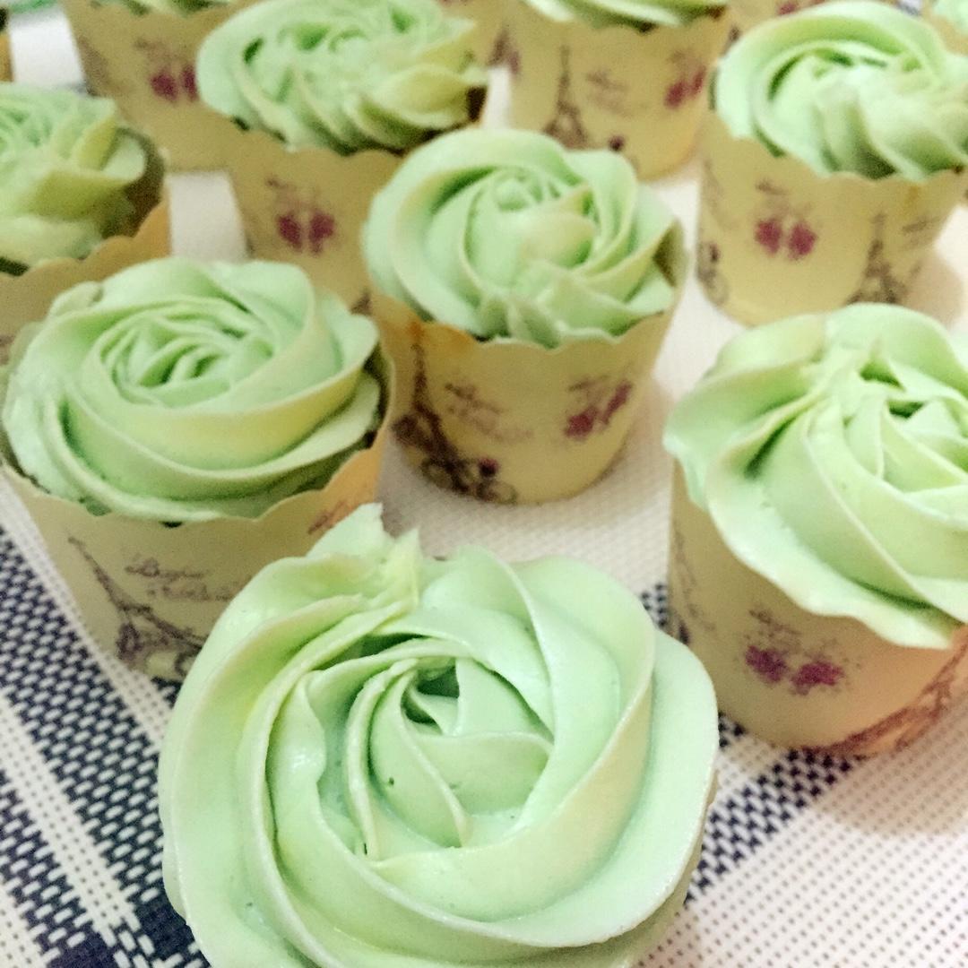 鲜奶油戚风杯子蛋糕（纸杯蛋糕）