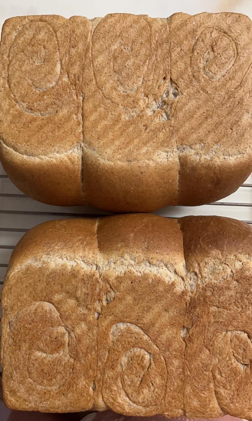 柔软的蜂蜜牛乳全麦吐司