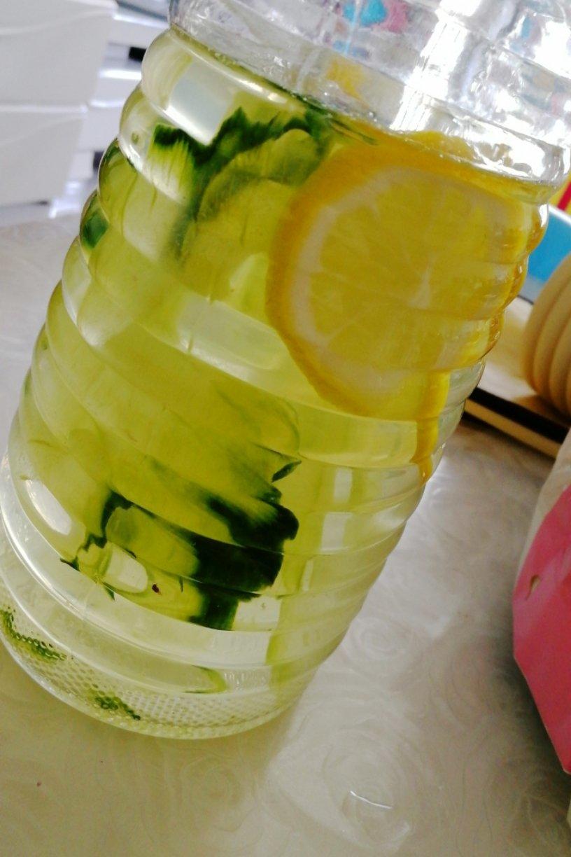 黄瓜柠檬水