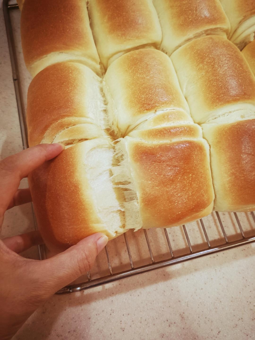 超软淡奶油小面包（餐包），一次发酵柔软拉丝，消耗淡奶油，持久柔软隔天不变硬