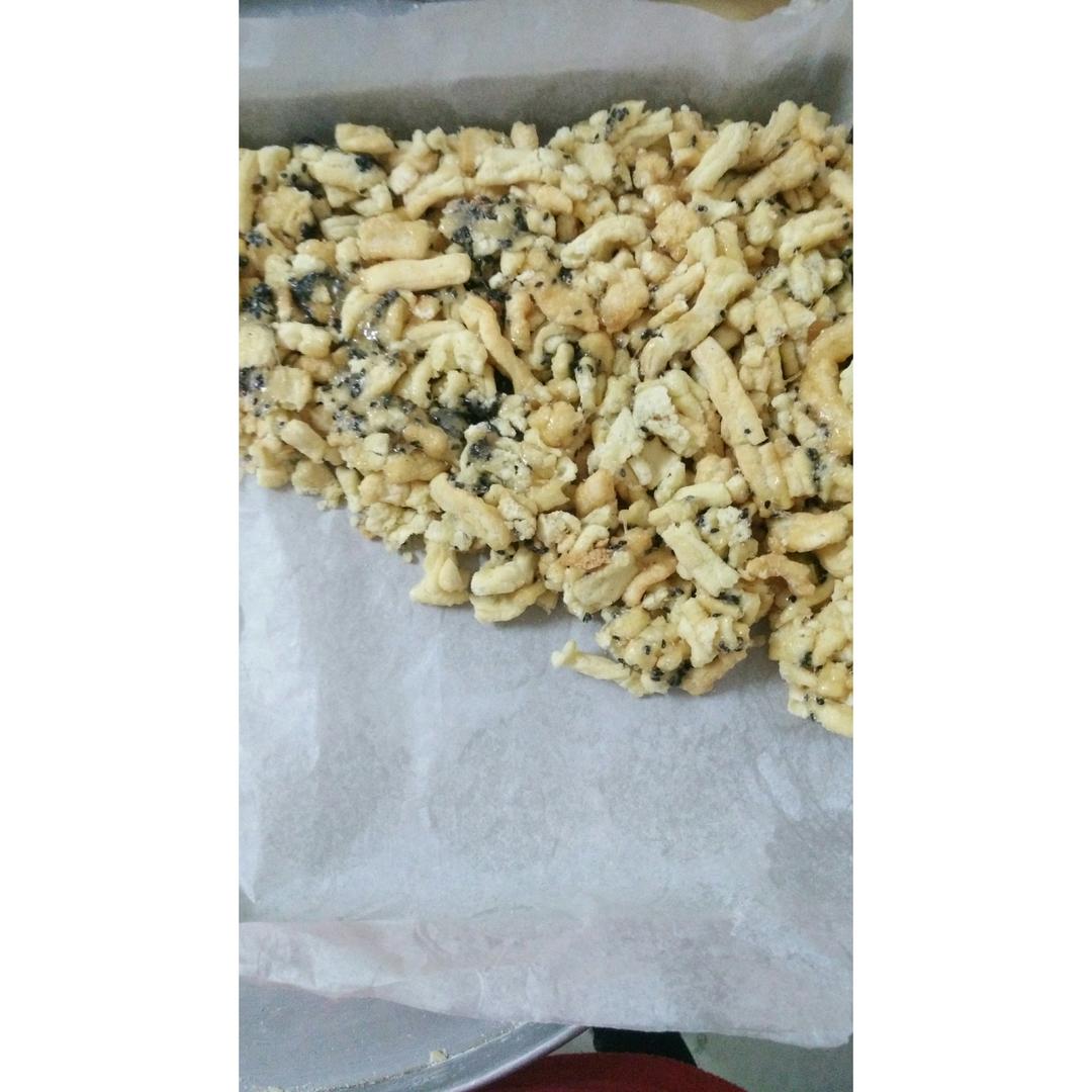 （视频食谱）自制沙琪玛／萨其马