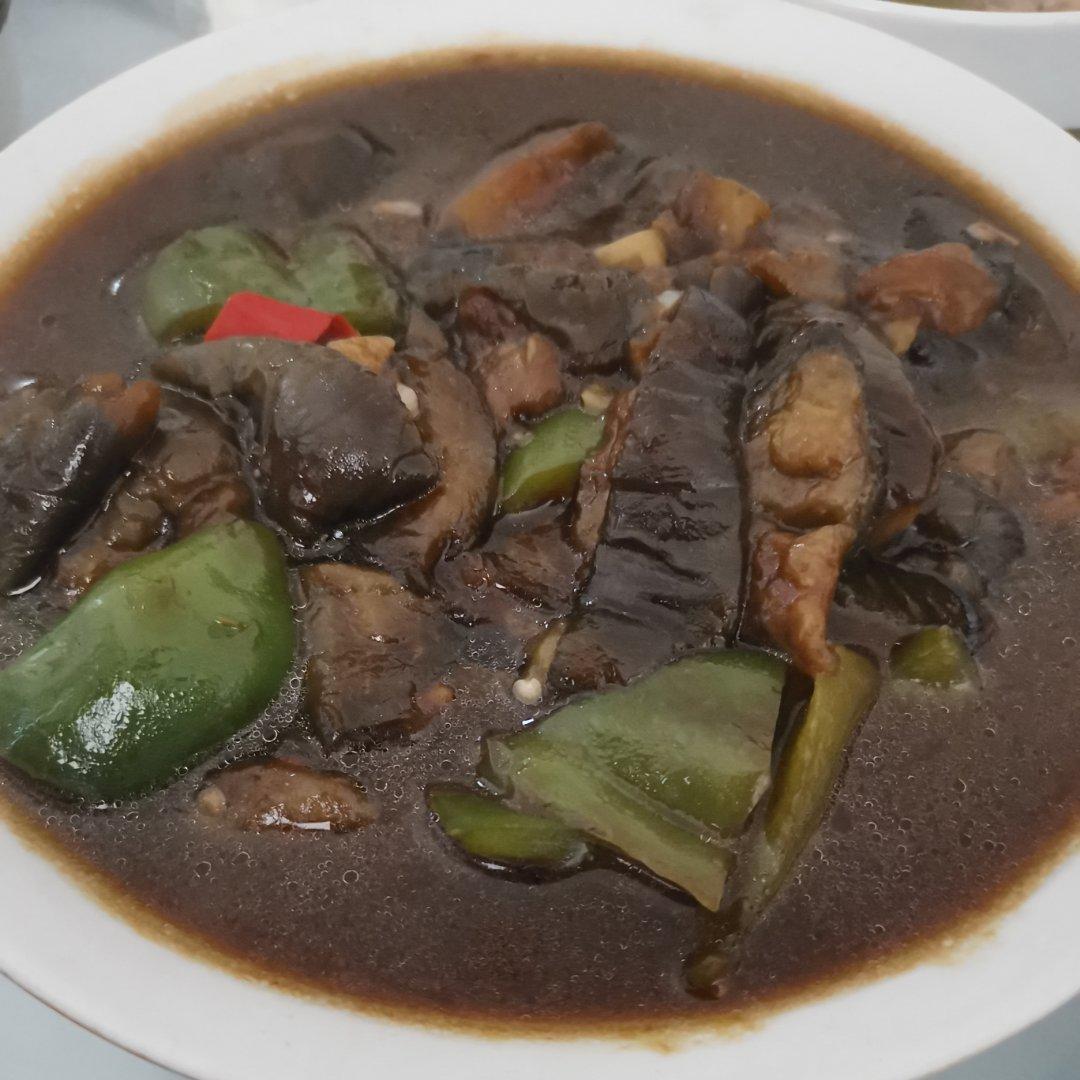 红烧茄子（佐西红柿尖椒）