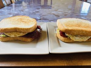 营养美味快手餐—肉蛋果面齐全的爆浆三明治的做法 步骤11