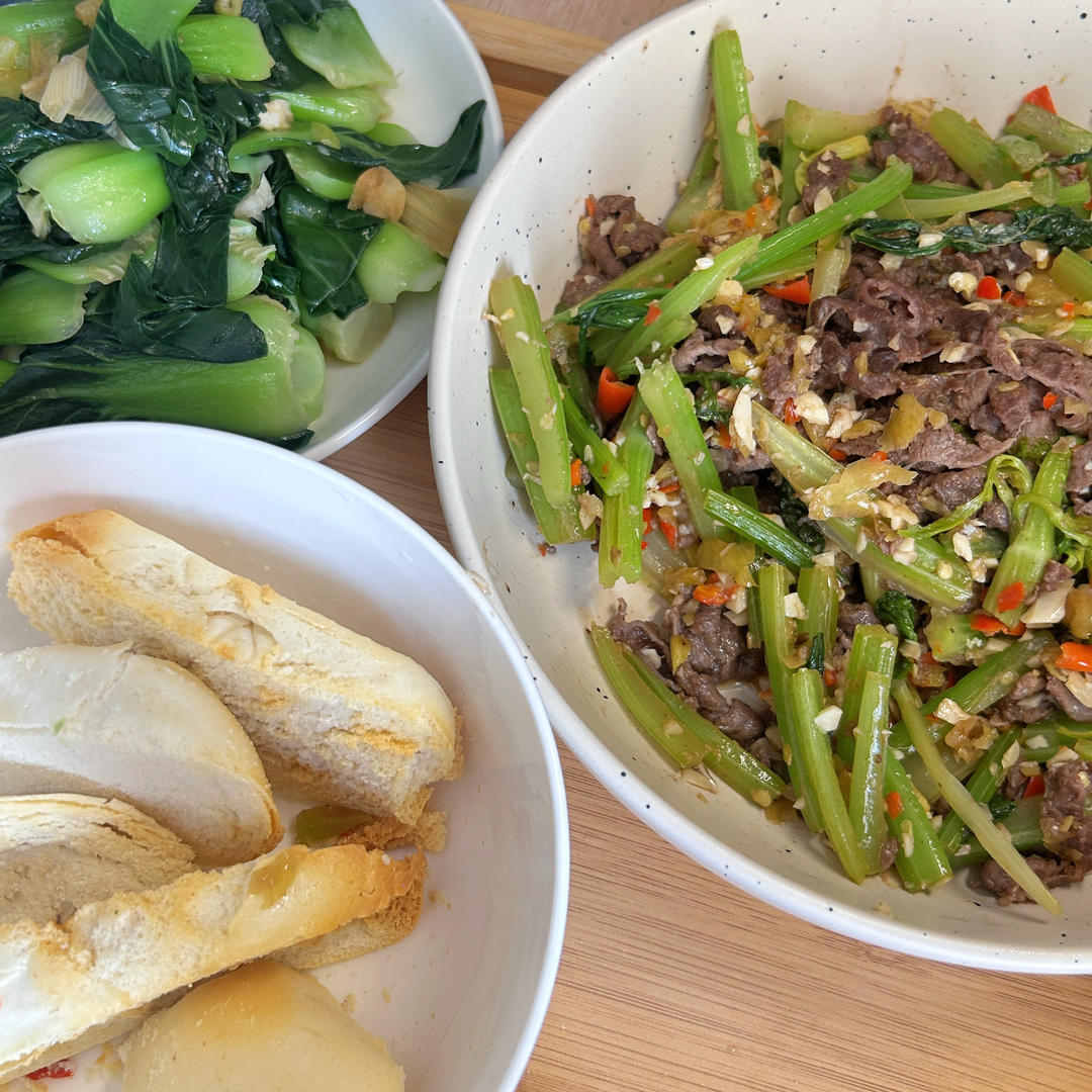 下饭神器又来了，试试这道芹菜炒牛肉！！