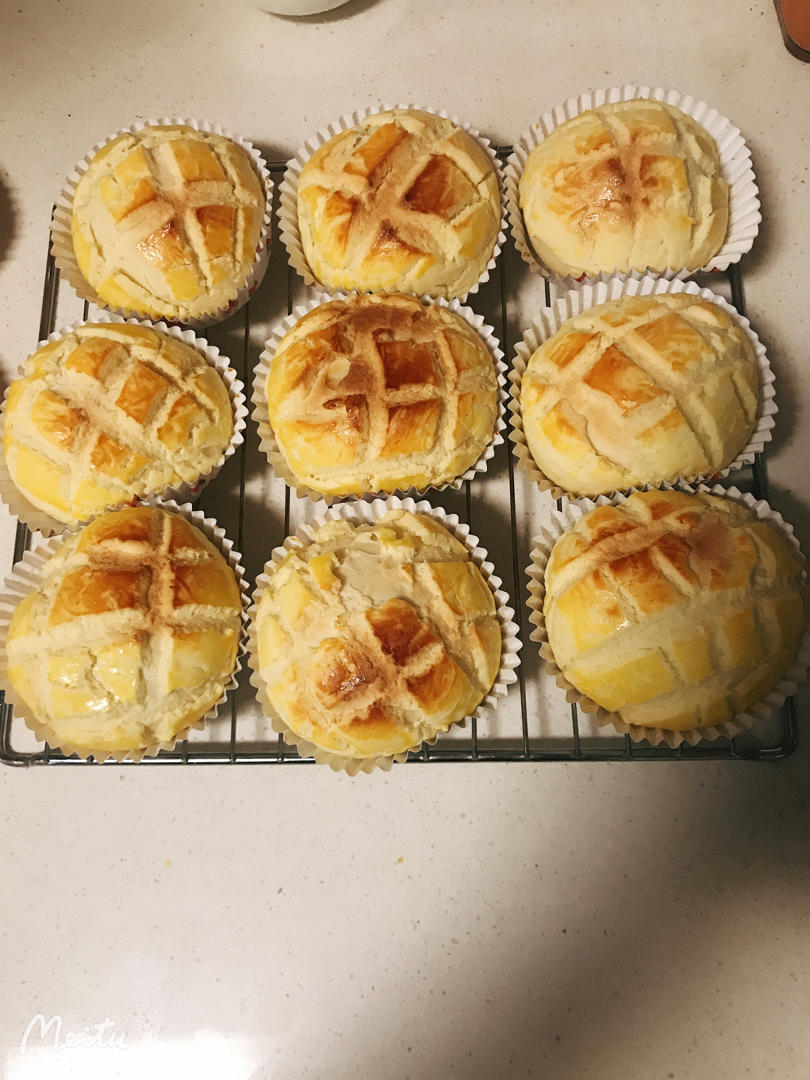 好吃到炸裂的港式菠萝包（附带制作酥皮的小视频）