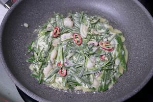 해물 부추전韩式海鲜韭菜饼的做法 步骤4